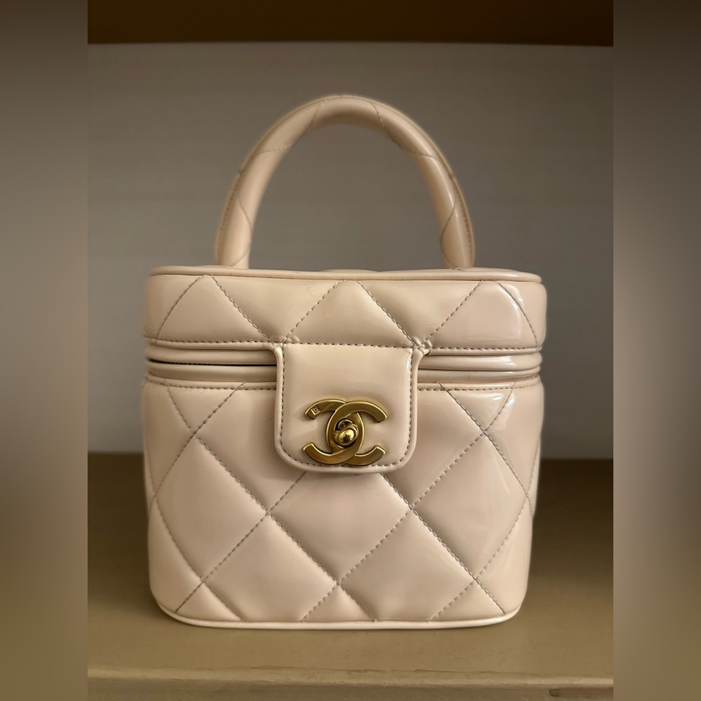 Chanel vintage heart mirror vanity - no offers